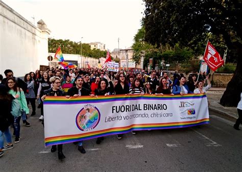 bisex taranto|Incontri Gay Taranto, Uomo Cerca Uomo Gay in Taranto